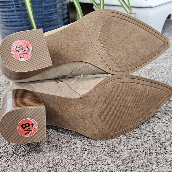 Steve Madden "Stable" Suede Western Booties Womens Size 8.5 - Picture 7 of 9